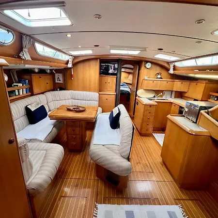 Hotel Sailboat Euplea *